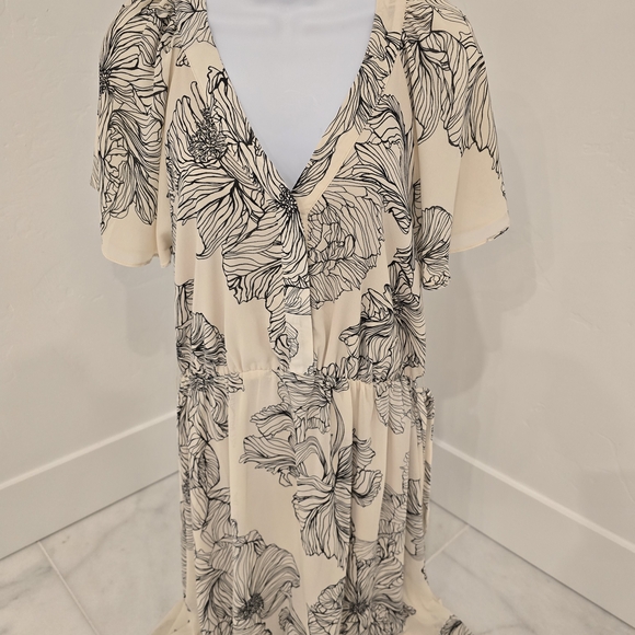 H&M Dresses & Skirts - H&M Cream and Black Floral Dress